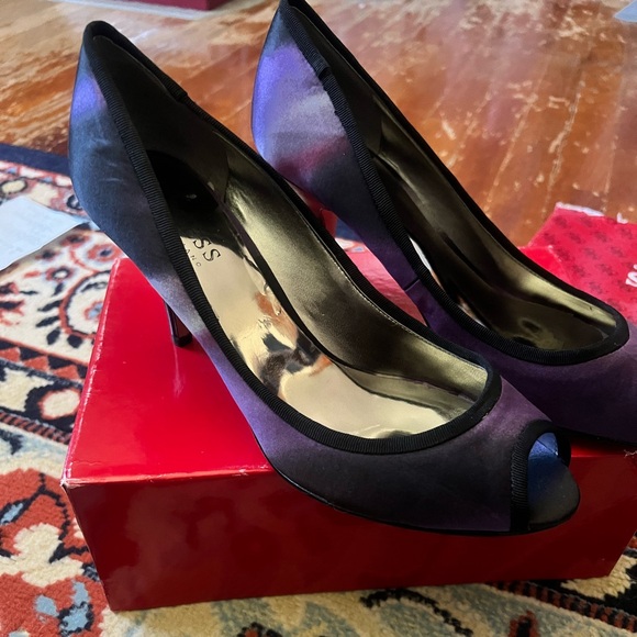 Guess Peep Toe Pumps - Picture 2 of 4